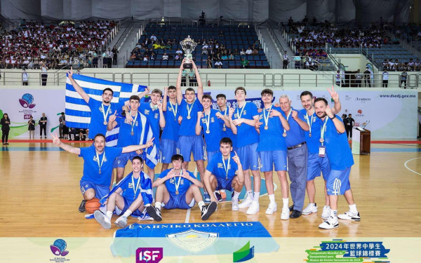 Το Ελληνικό Κολλέγιο Θεσσαλονίκης στην κορυφή του κόσμου -  Σηκώσατε την πόλη μας ψηλά, είπε ο Αγγελούδης