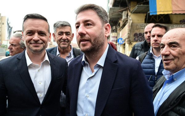 Βγήκαν τα μαχαίρια στο ΠΑΣΟΚ: Κάλπες για νέα ηγεσία το Νοέμβρη ζητά ο Δούκας - «Η βιασύνη είναι κακός σύμβουλος...» απαντούν κύκλοι της Χαρ. Τρικούπη