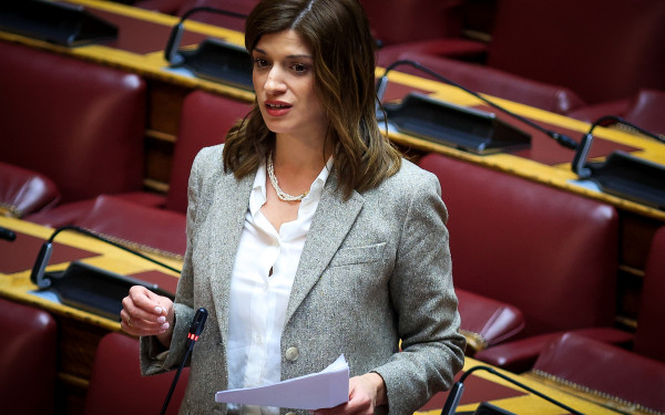 Κατερίνα Νοτοπούλου στη «ΜτΚ»:  Ο πρόεδρος και η γραμματέας να μας εξηγήσουν πως φτάσαμε στη θεωρία του χάους