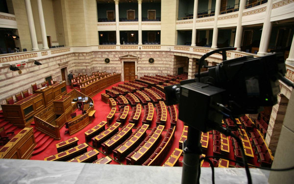 Βουλή: Κατατέθηκε η οδηγία της ΕΕ για την υποβολή εκθέσεων βιωσιμότητας από τις εταιρείες