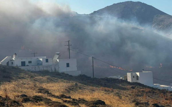 Καλύτερη η εικόνα από τη φωτιά στη Σέριφο - Δεν υπάρχει ενεργό μέτωπο (βίντεο, φωτ.)