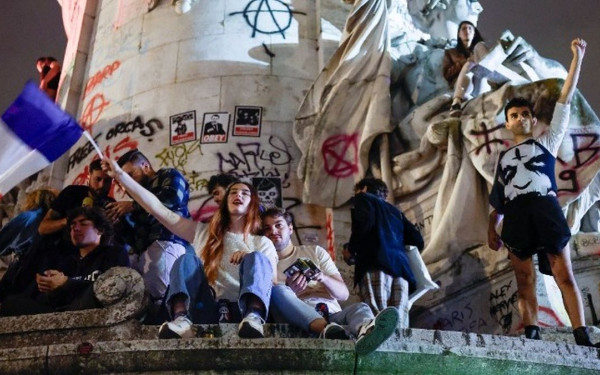 Βουλευτικές εκλογές στη Γαλλία: «Όχι» στην ακροδεξιά είπαν οι Γάλλοι - Πόσες έδρες καταλαμβάνουν Μελανσόν, Μακρόν και Λεπέν