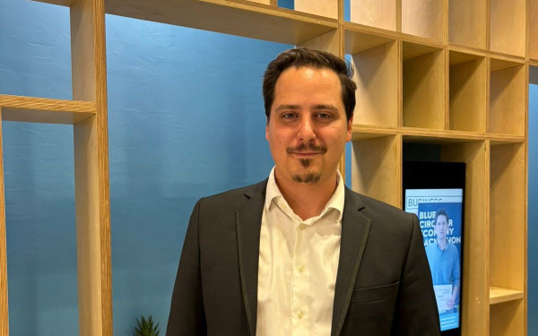 Ένας Έλληνας από την Ινδία βρίσκει δουλειά σε πολίτες της Ελλάδας βάσει των δεξιοτήτων τους