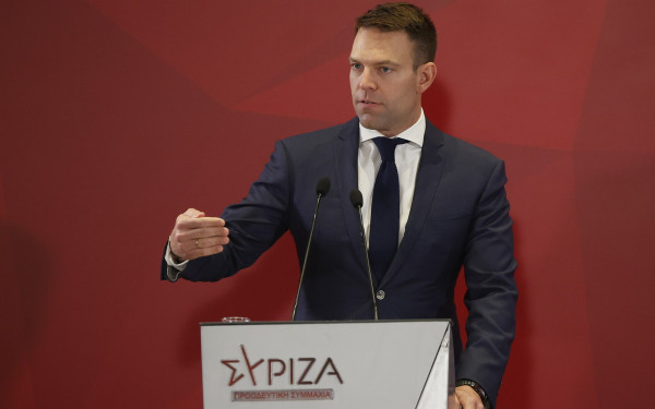 Στέφανος Κασσελάκης: «Ιδιωτική τράπεζα με δημόσιο χρήμα» η Attica Bank