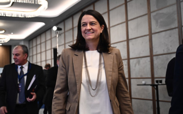 Ν. Κεραμέως: Το 2027 ο μέσος μισθός μπορεί να ξεπεράσει και τα 1.500 ευρώ