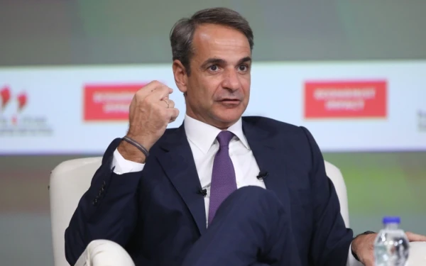 Επιστροφή Μητσοτάκη στο Μαξίμου: Προετοιμασία για ΔΕΘ, πρωτοβουλίες για οικογένεια, ΕΣΥ και Ακρίβεια
