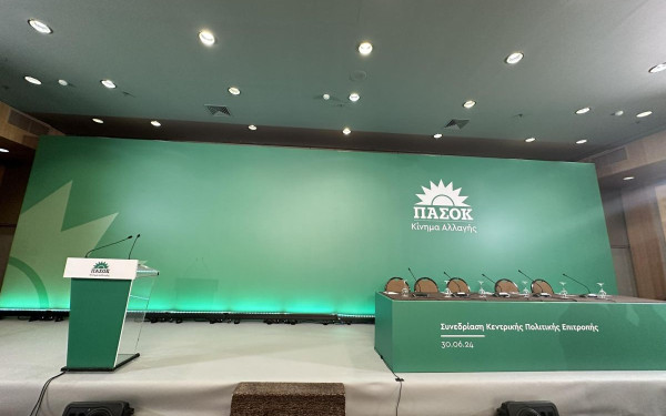 Σήμερα η «μητέρα των μαχών» στο ΠΑΣΟΚ-ΚΙΝΑΛ - Δείτε φωτογραφίες από τα «πηγαδάκια» για τη συνεδρίαση της Κεντρικής Επιτροπής