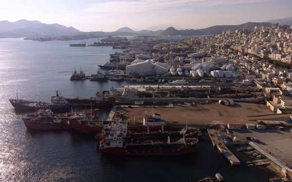 Tραυματισμός τριών ατόμων κατά τη διάρκεια ναυπηγοεπισκευαστικών εργασιών στο Πέραμα