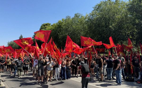 Διαμαρτυρία πραγματοποιεί σήμερα στην Αθήνα η ΚΝΕ έξω από την Γαλλική πρεσβεία - «Εκφράζουμε την αλληλεγγύη μας στη νεολαία»