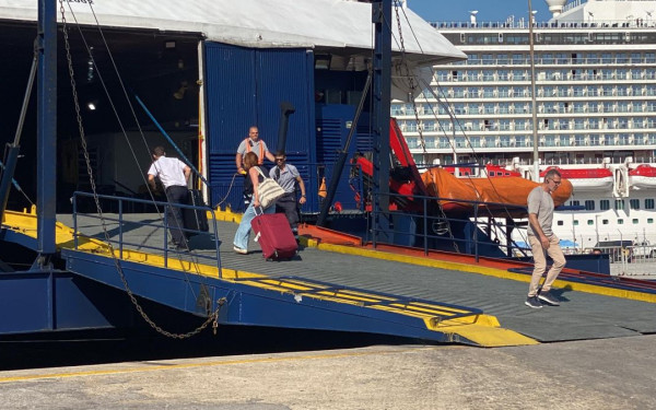 Μεμονωμένος απόπλους του Hellenic Highspeed από Αμοργό, μετά την βλάβη – Προώθηση επιβατών από Νάξο και Πάρο με μέριμνα της εταιρείας
