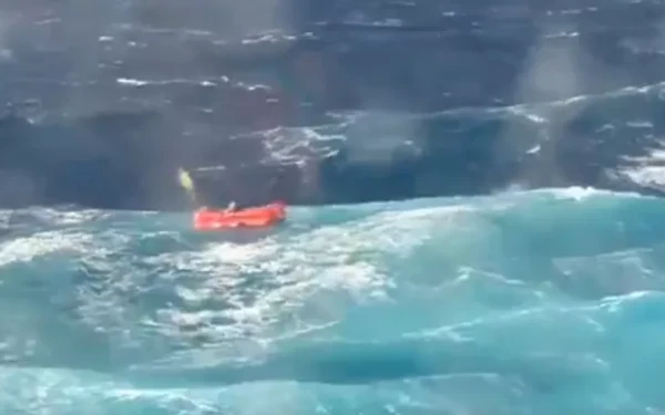 Επιχείρηση διάσωσης ναυαγού νότια της Τήνου - Δείτε βίντεο