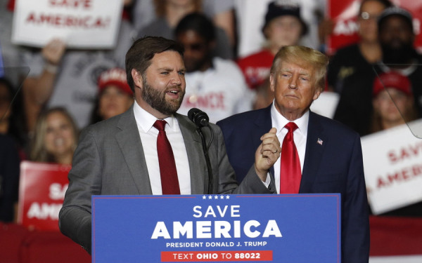 Προεδρικές εκλογές ΗΠΑ: Κινέζοι χάκερ φέρεται ότι παγίδευσαν τα τηλέφωνα του Τραμπ