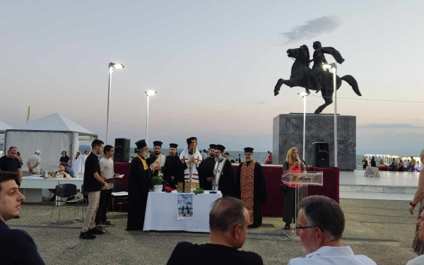 Φεστιβάλ Βιβλίου Θεσσαλονίκης: Εγκαινιάστηκε και επίσημα το πιο όμορφο παραθαλάσσιο βιβλιοπωλείο (βίντεο, φωτ.)