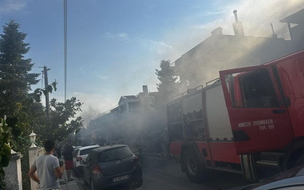 Φωτιά σε λεωφορείο στο Ωραιόκαστρο - Πανικοβλήθηκαν οι επιβάτες