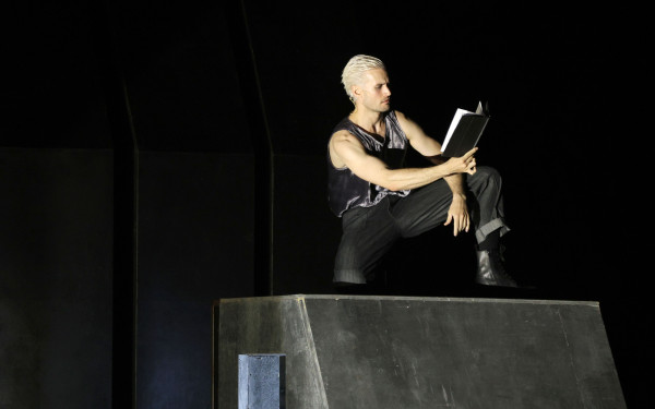 O Άμλετ… ανεβαίνει Θεσσαλονίκη και κάνει στάση στο θέατρο Δάσους (βίντεο, φωτ.)