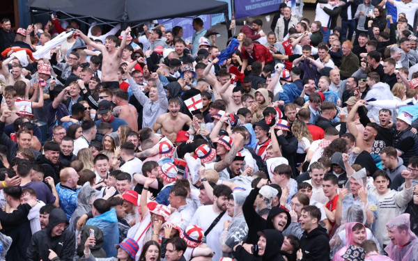 EURO 2024: Άγριο ξύλο μεταξύ Ολλανδών και Άγγλων στο Ντόρτμουντ (βίντεο)
