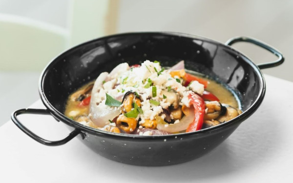 Φρέσκα ψάρια και θαλασσινά, στο Ακρογιάλι της Ολυμπιάδας