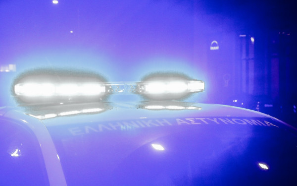 Συνελήφθη οδηγός που έτρεχε με 212 χλμ./ώρα με συνεπιβάτες δύο ανήλικα παιδιά