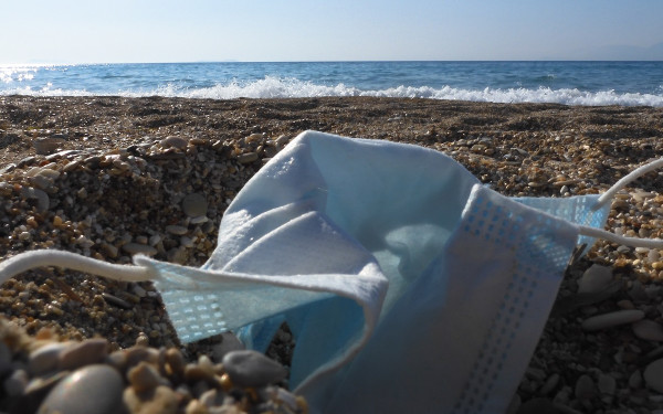 Καλπάζει ο Κορονοϊός: Απίστευτη άνοδος κρουσμάτων και διασωληνώσεων το φετινό καλοκαίρι