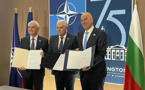 ΝΑΤΟ: Ο Δένδιας υπέγραψε για τη δημιουργία Στρατιωτικού Διαδρόμου με Βουλγαρία και Ρουμανία
