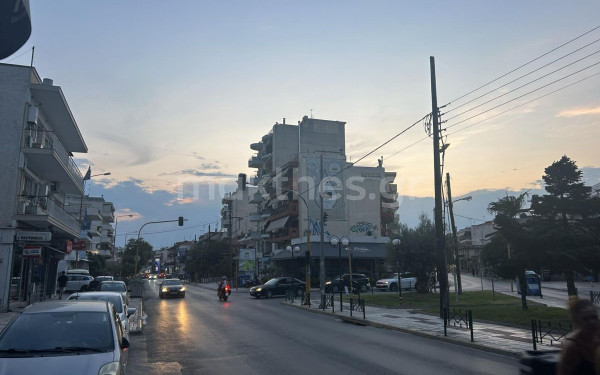 Εύοσμος: Επανήλθε σε ορισμένα σημεία το ηλεκτρικό ρεύμα μετά από 14 ώρες - Το Σάββατο το πρωί θα επιδιορθωθεί η βλάβη εκτιμά ο ΔΕΔΔΗΕ (φωτ.)