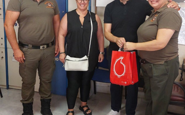 Δωρεά δύο tablet από τον Εμπορικό Σύλλογο Ευόσμου Κορδελιού στη Δημοτική Αστυνομία