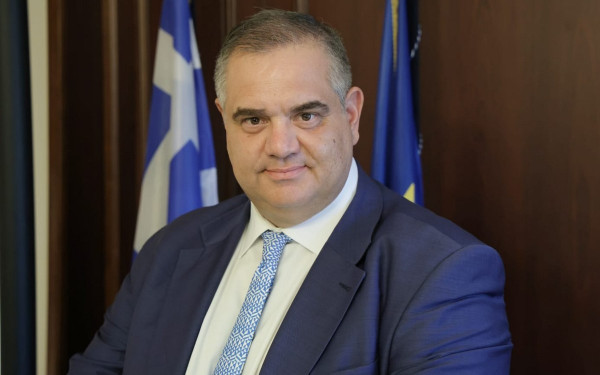 ΠΑΣΟΚ-ΚΙΝΑΛ: Ο Β. Σπανάκης φέρεται να μεταβίβασε στην αδερφή του την επικαρπία ενός χώρου για να συνεχίσει να στεγάζεται υπηρεσία των ΕΛΤΑ