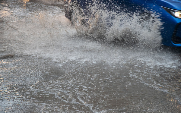 Πλημμυρισμένοι δρόμοι και διακοπές κυκλοφορίας σε Πιερία, Χαλκιδική και Ημαθία