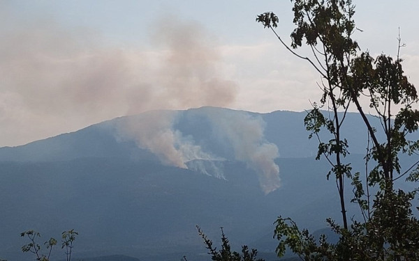 Χωρίς ενεργό μέτωπο η πυρκαγιά στο όρος Πάικο Πέλλας - Σε εξέλιξη η φωτιά στο Φαλακρό Δράμας