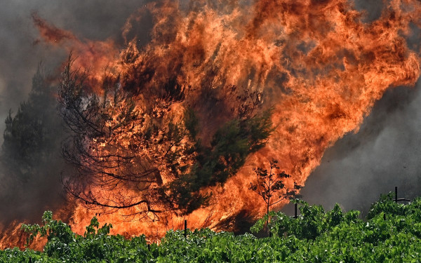 Πολύ υψηλός κίνδυνος πυρκαγιάς αύριο σε πέντε Περιφέρειες
