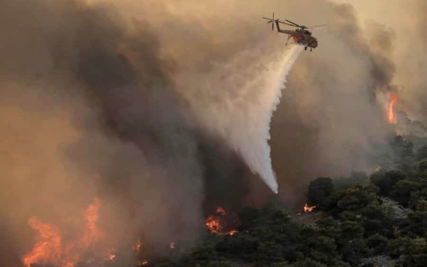 Δράμα: Ενισχύονται οι πυροσβεστικές δυνάμεις για την κατάσβεση της φωτιάς που ξέσπασε την Τετάρτη στο Φαλακρό