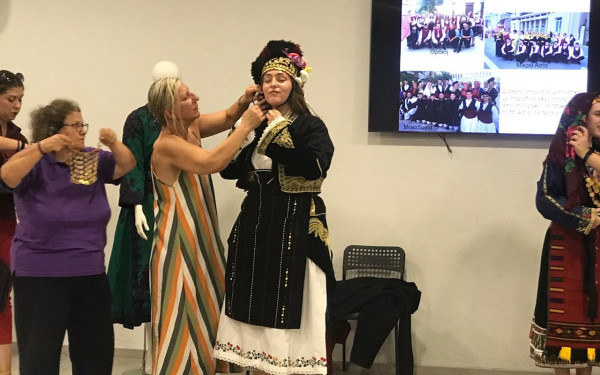 Δράμα: Ξένοι φοιτητές γνωρίσαν τον πολιτισμό της Ελλάδας μέσα από παραδοσιακές στολές (φωτ.)