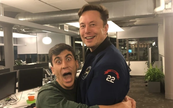 Ο Έλον Μασκ επικροτεί τον Φειδία Παναγιώτου κι εκείνος πανηγυρίζει... στο κρεβάτι του (Bίντεο)