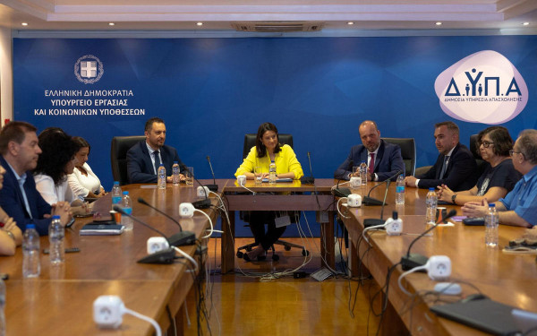 Ν. Κεραμέως στη ΔΥΠΑ: Περαιτέρω ενίσχυση της απασχόλησης και μείωση της ανεργίας