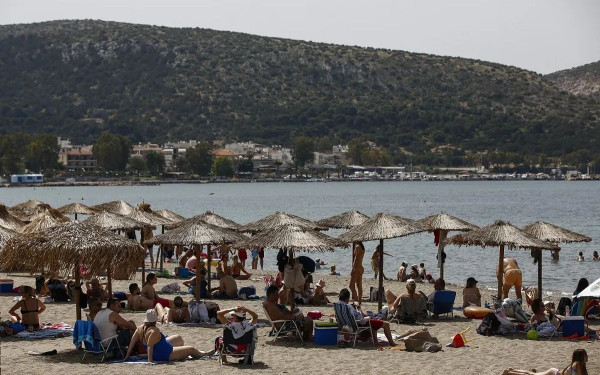 Καλοκαιρινές διακοπές: Όνειρο θερινής νυκτός για πολλούς Έλληνες - Δυσβάσταχτα τα κόστη