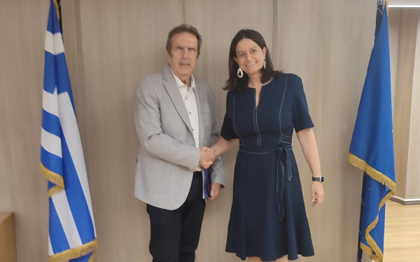 Ψηφιακή κάρτα εργασίας, κατώτατος μισθός, συλλογικές διαπραγματεύσει στη συνάντηση ΕΣΕΕ - Κεραμέως