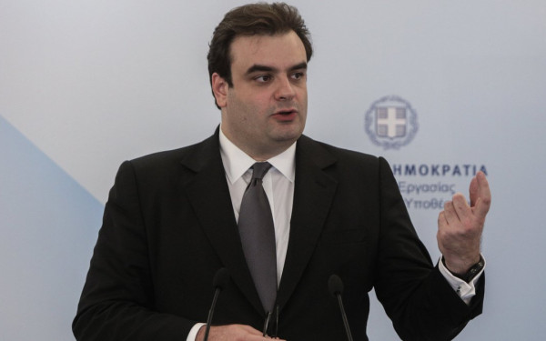 Πιερρακάκης: Το Δημόσιο παραιτείται από τις εφέσεις για τις αποζημιώσεις συγγενών θυμάτων σε Μάνδρα και Μάτι