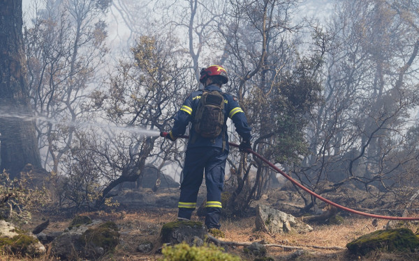 Πολύ υψηλός κίνδυνος πυρκαγιάς για αύριο σε επτά Περιφέρειες