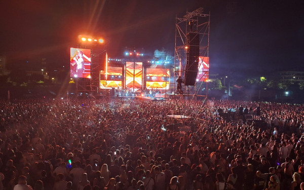 Από τα θέατρα στα στάδια: Γιατί «μεγαλώνουν» οι συναυλίες στη Θεσσαλονίκη