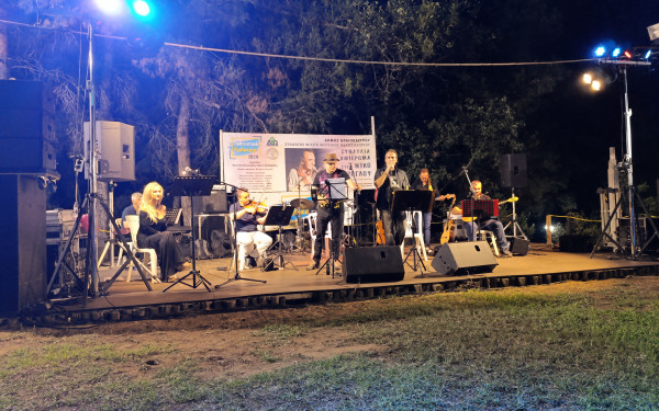 Ωραιόκαστρο: Μουσικό σεργιάνι με αγαπημένα τραγούδια του Νίκου Παπάζογλου (φωτ.)