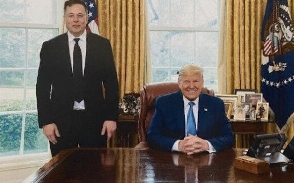 Οι εργαζόμενοι στις αυτοκινητοβιομηχανίες των ΗΠΑ μήνυσαν τον Τραμπ και τον Μασκ για εκφοβισμό και απειλές (βίντεο)