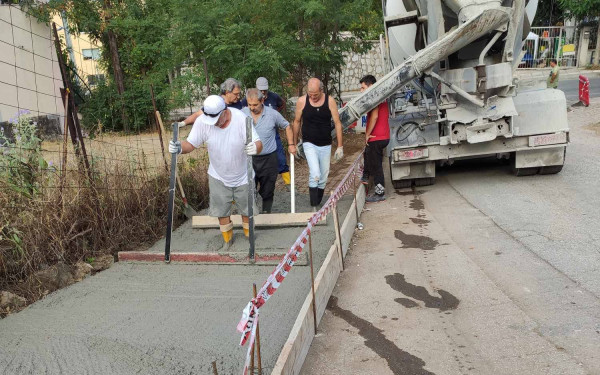 Δήμος Θεσσαλονίκης: Κατασκευάστηκε πεζοδρόμιο στο Θέατρο Γης για την καλύτερη μετακίνηση των θεατών (φωτ.)