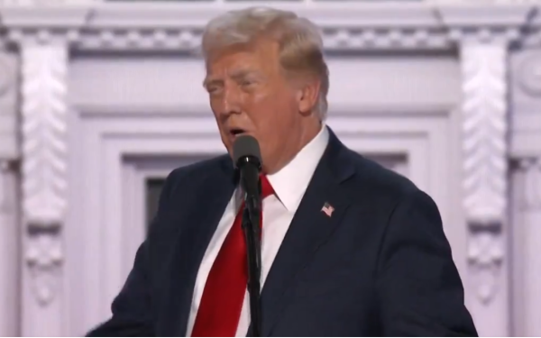 Ο Τραμπ «ξαναχτύπησε»: Επανέλαβε ότι οι μετανάστες στο Οχάιο τρώνε κατοικίδια