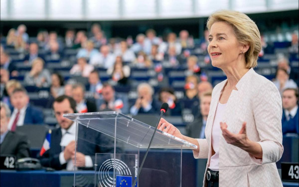 Mε πνευμονία η Ούρσουλα Φον Ντερ Λάιεν