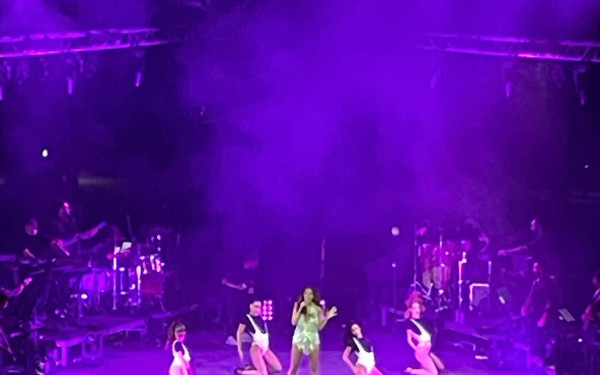 Θεσσαλονίκη: Συγκινήθηκε η Δέσποινα Βανδή στο Θέατρο Γης - Δείτε βίντεο από τη συναυλία