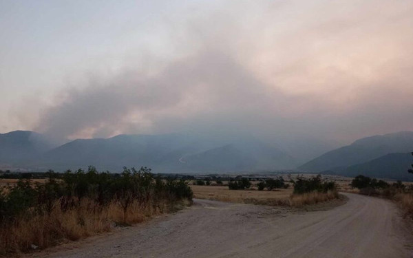 Σέρρες: Η φωτιά στο όρος Όρβηλος καίει για 16η ημέρα - Κατέβηκε στους πρόποδες και σταμάτησε στις αντιπυρικές ζώνες (βίντεο)