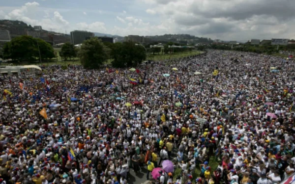 Βενεζουέλα: Μεγάλη διαδήλωση της αντιπολίτευσης στο Καράκας