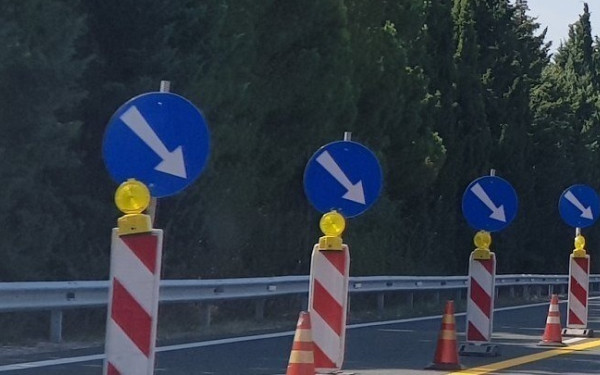 Εργασίες καθαρισμού επί της 28ης Επαρχιακής Οδού Θεσσαλονίκης - Πλαγιαρίου - Επανομής από την Περιφέρεια Κεντρικής Μακεδονίας