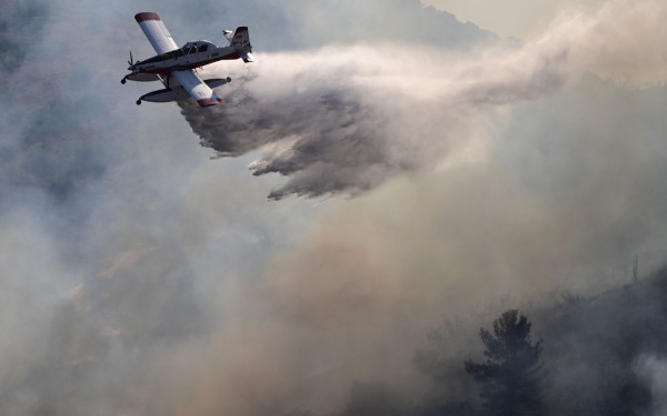 Φωτιά στην Κρυόβρυση Κοζάνης - Σηκώθηκαν και ενάερια μέσα