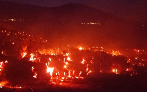 Ρέθυμνο: Ανεξέλεγκτη η φωτιά στον Άγιο Βασίλειο - Σώθηκε ο οικισμός της Αγίας Παρασκευής (βίντεο)